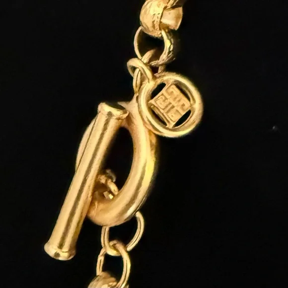 Vintage Givenchy Gold Star Motif Necklace - Picture 2 of 3